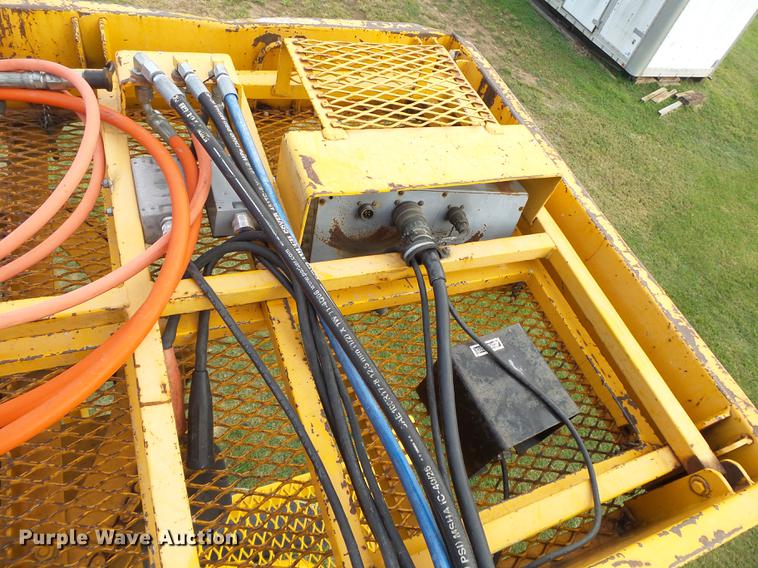 image for item DB7373 1998 International 4900 bucket truck