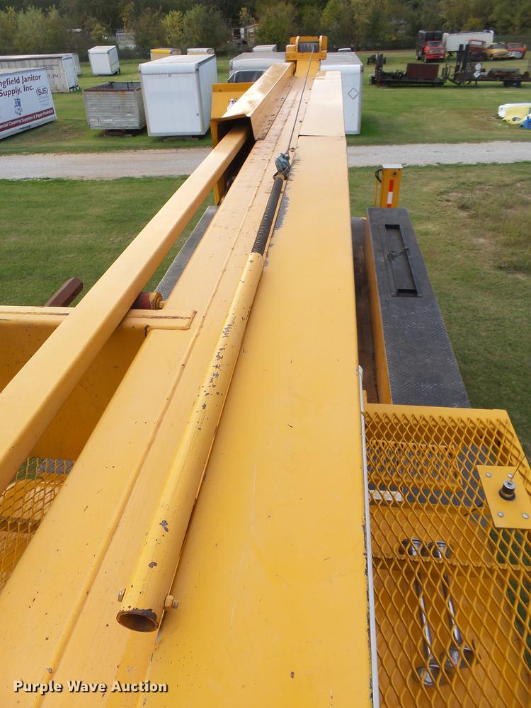 image for item DB7373 1998 International 4900 bucket truck