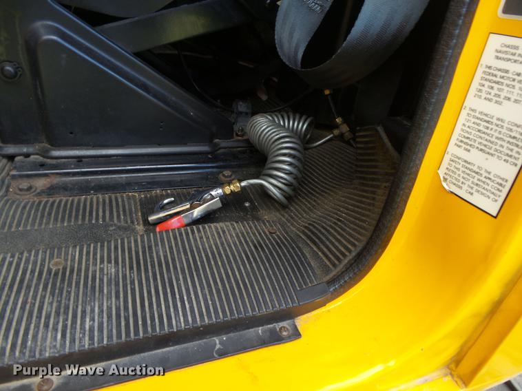 image for item DB7373 1998 International 4900 bucket truck