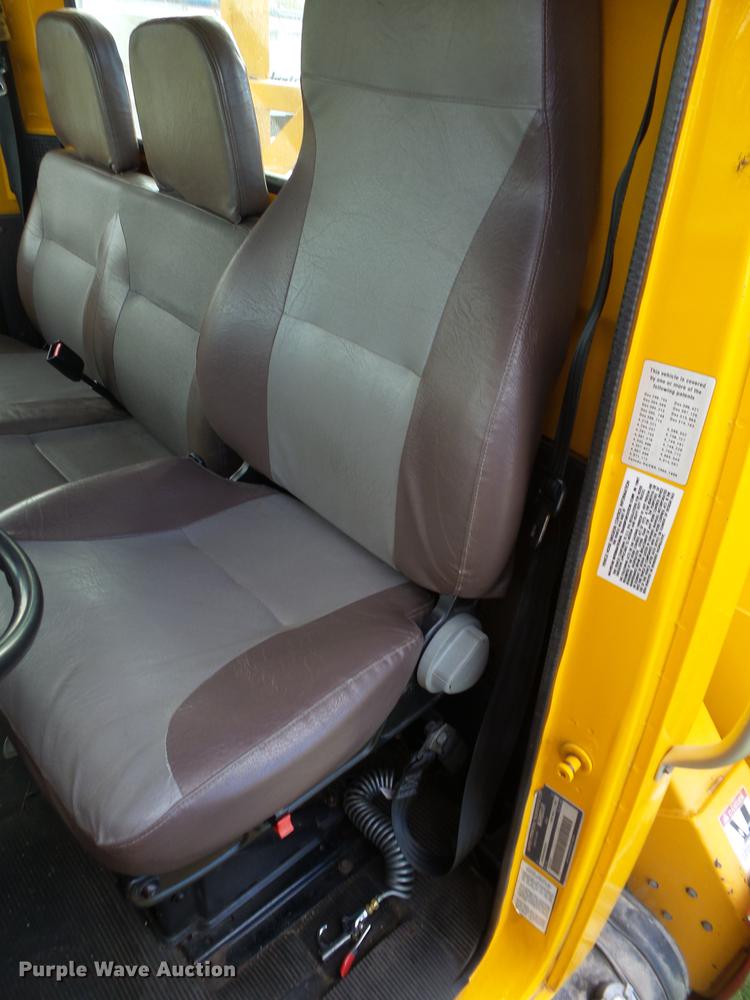 image for item DB7373 1998 International 4900 bucket truck