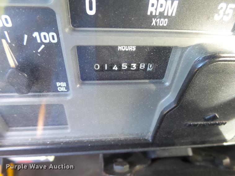 image for item DB7373 1998 International 4900 bucket truck