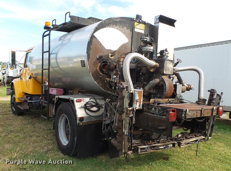 image for item DB7374 1996 International 4900 oil distribution truck