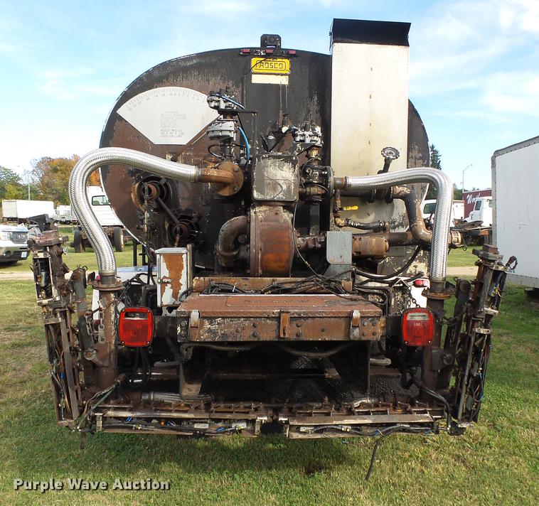 image for item DB7374 1996 International 4900 oil distribution truck