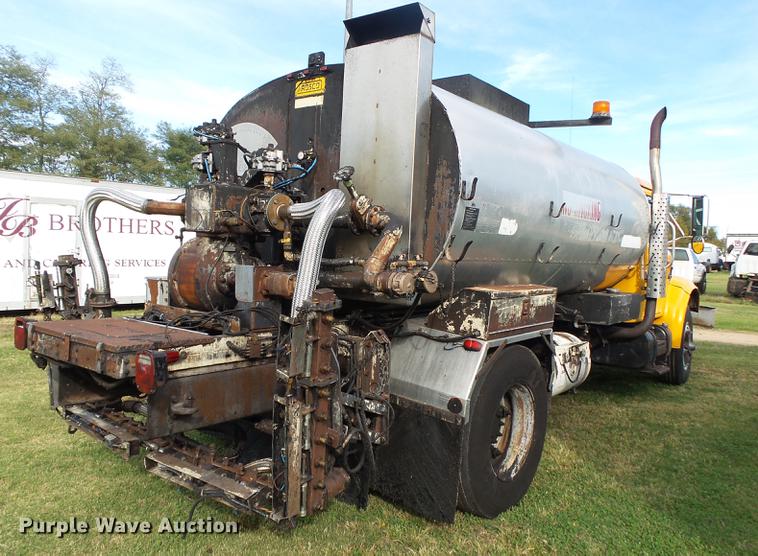 image for item DB7374 1996 International 4900 oil distribution truck