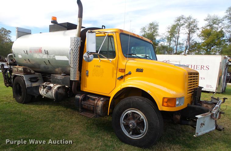 image for item DB7374 1996 International 4900 oil distribution truck