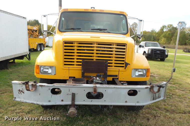 image for item DB7374 1996 International 4900 oil distribution truck