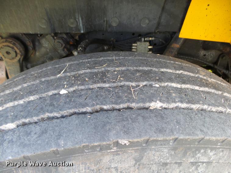 image for item DB7374 1996 International 4900 oil distribution truck