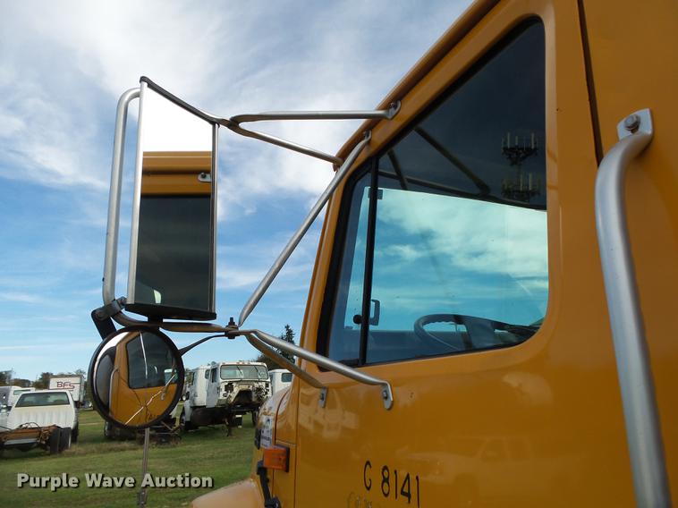 image for item DB7374 1996 International 4900 oil distribution truck