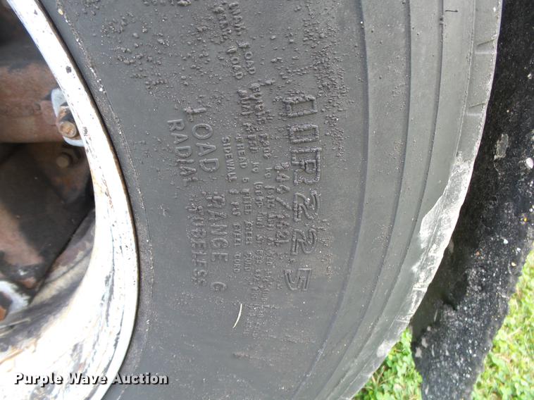 image for item DB7374 1996 International 4900 oil distribution truck