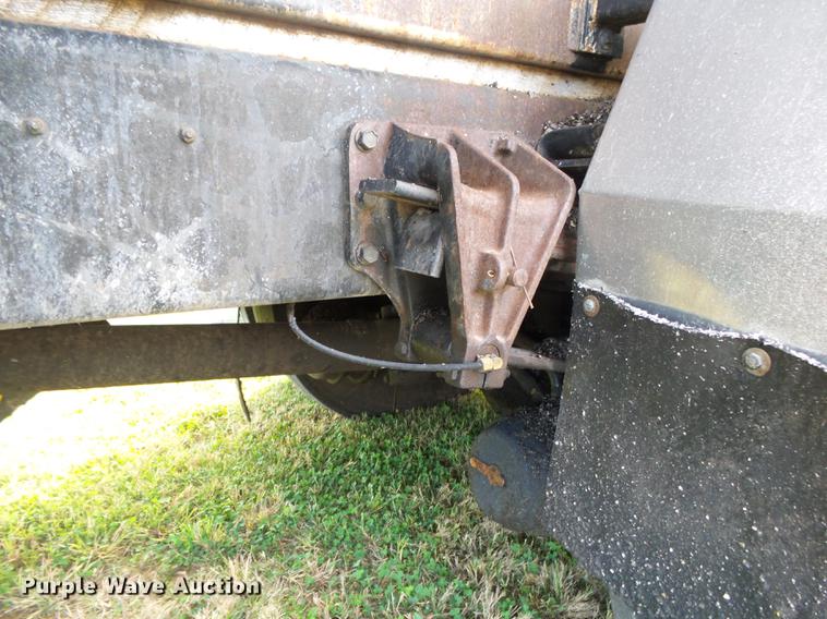 image for item DB7374 1996 International 4900 oil distribution truck