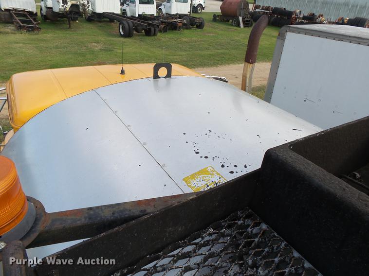 image for item DB7374 1996 International 4900 oil distribution truck