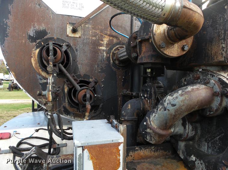 image for item DB7374 1996 International 4900 oil distribution truck