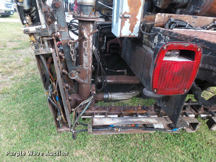 image for item DB7374 1996 International 4900 oil distribution truck