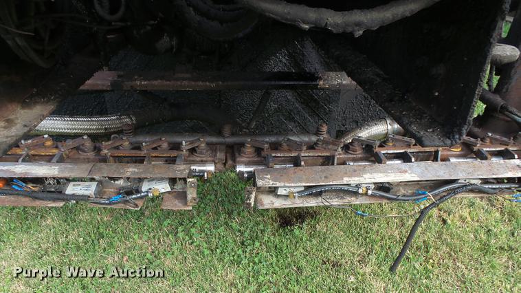 image for item DB7374 1996 International 4900 oil distribution truck