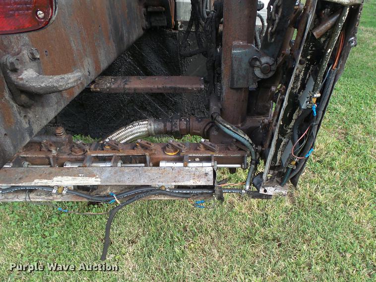 image for item DB7374 1996 International 4900 oil distribution truck