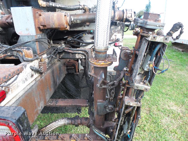 image for item DB7374 1996 International 4900 oil distribution truck