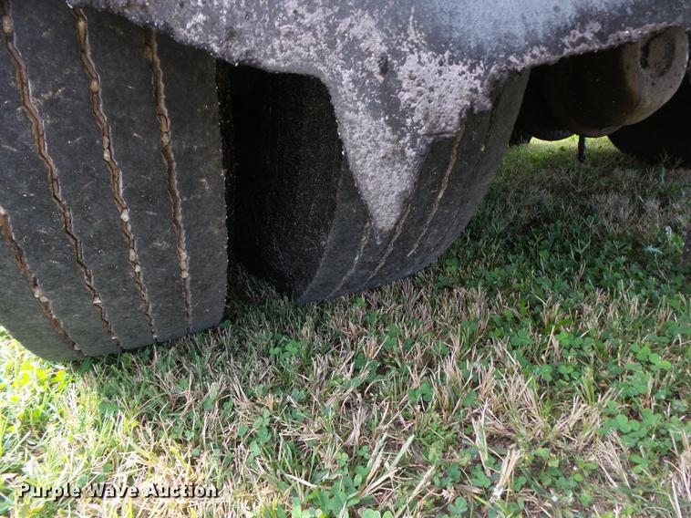 image for item DB7374 1996 International 4900 oil distribution truck