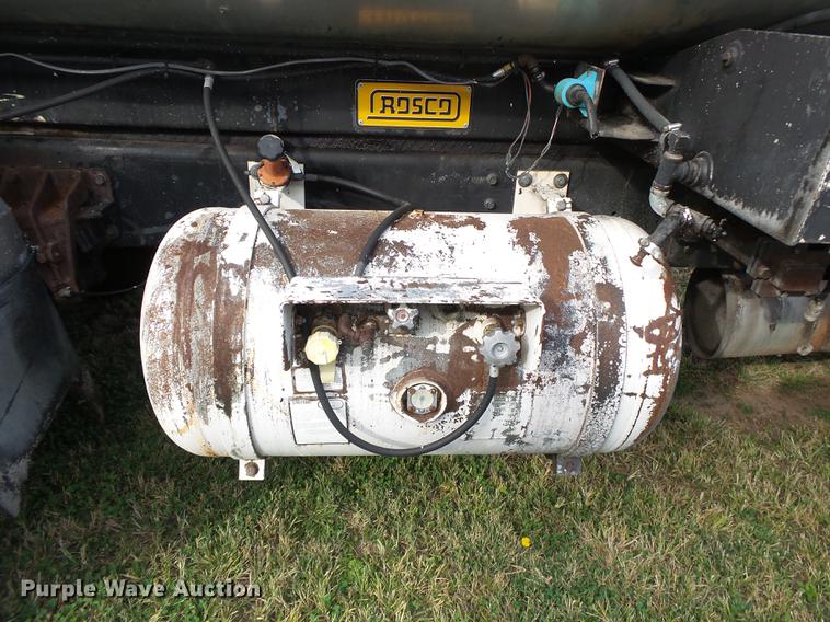 image for item DB7374 1996 International 4900 oil distribution truck