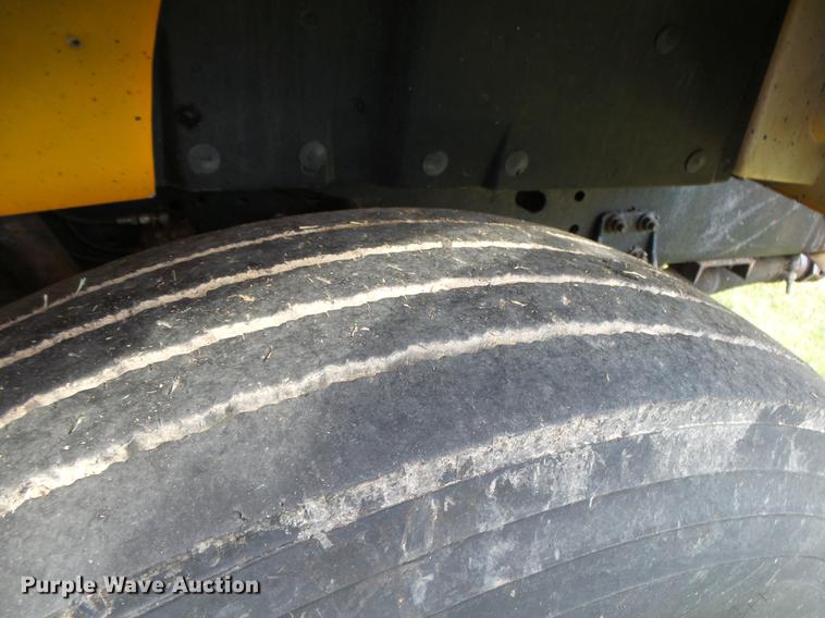 image for item DB7374 1996 International 4900 oil distribution truck