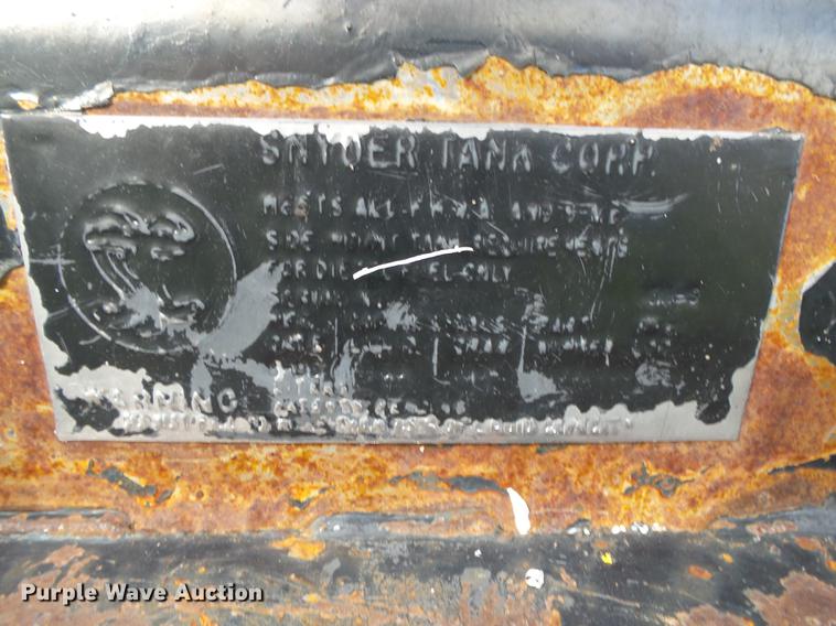 image for item DB7374 1996 International 4900 oil distribution truck