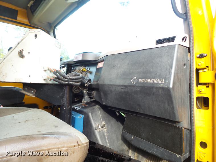 image for item DB7374 1996 International 4900 oil distribution truck