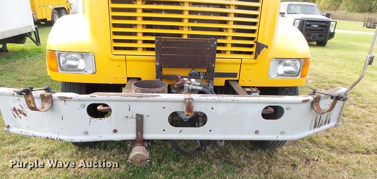 image for item DB7374 1996 International 4900 oil distribution truck