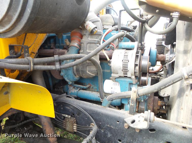 image for item DB7374 1996 International 4900 oil distribution truck