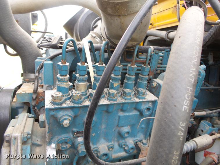 image for item DB7374 1996 International 4900 oil distribution truck