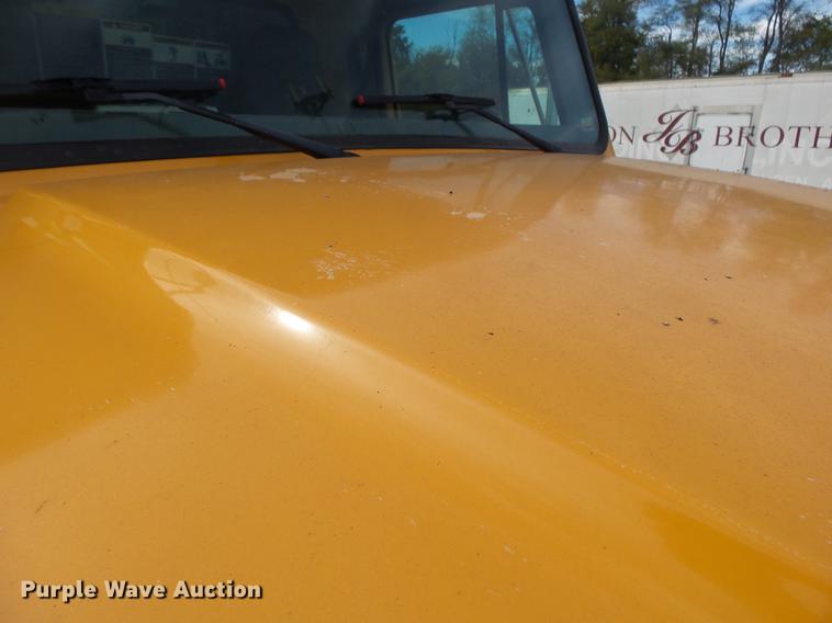 image for item DB7374 1996 International 4900 oil distribution truck