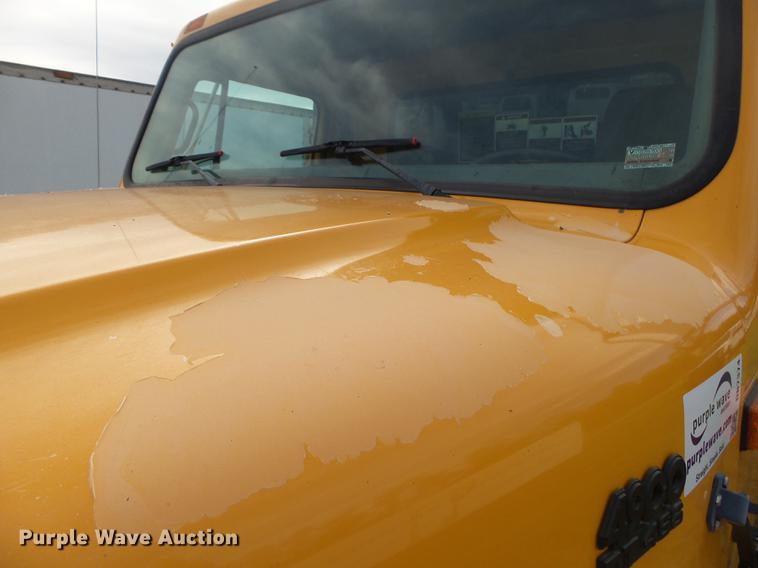 image for item DB7374 1996 International 4900 oil distribution truck