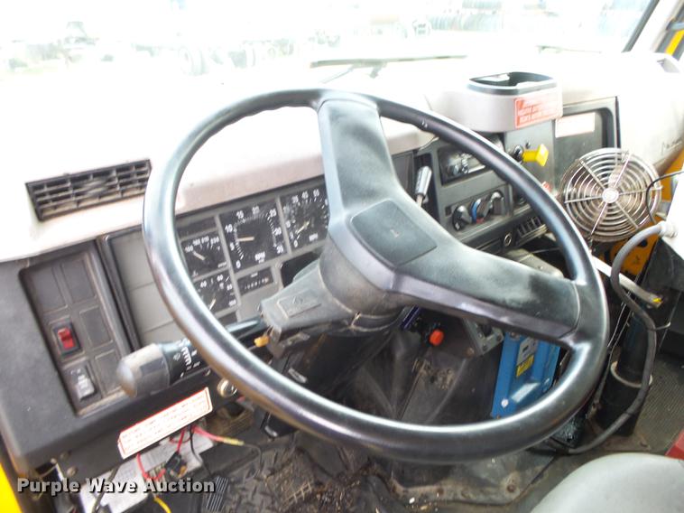 image for item DB7374 1996 International 4900 oil distribution truck