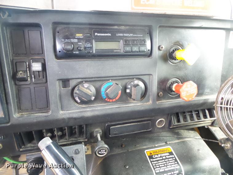 image for item DB7374 1996 International 4900 oil distribution truck