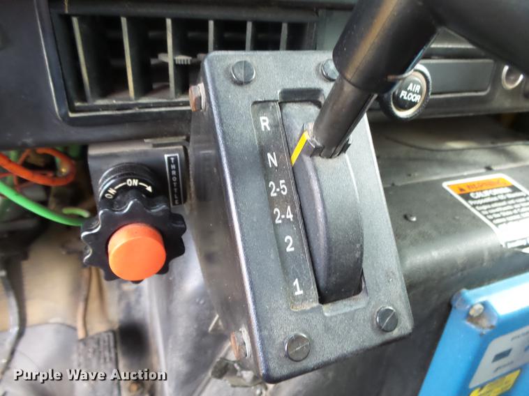 image for item DB7374 1996 International 4900 oil distribution truck