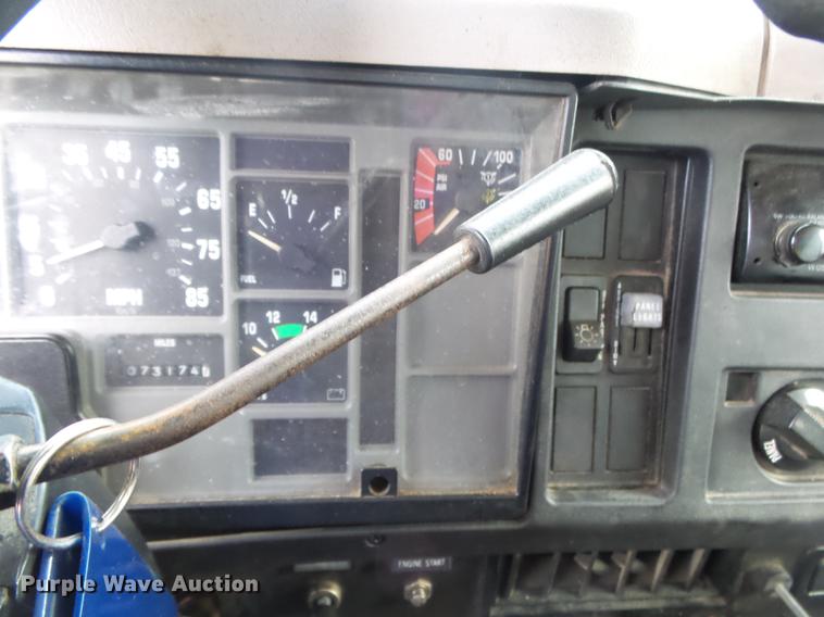 image for item DB7374 1996 International 4900 oil distribution truck