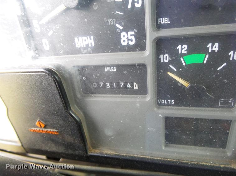 image for item DB7374 1996 International 4900 oil distribution truck