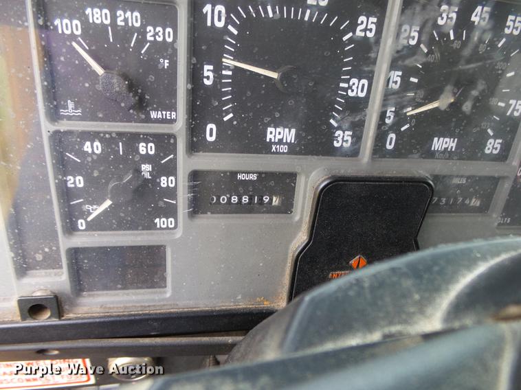 image for item DB7374 1996 International 4900 oil distribution truck