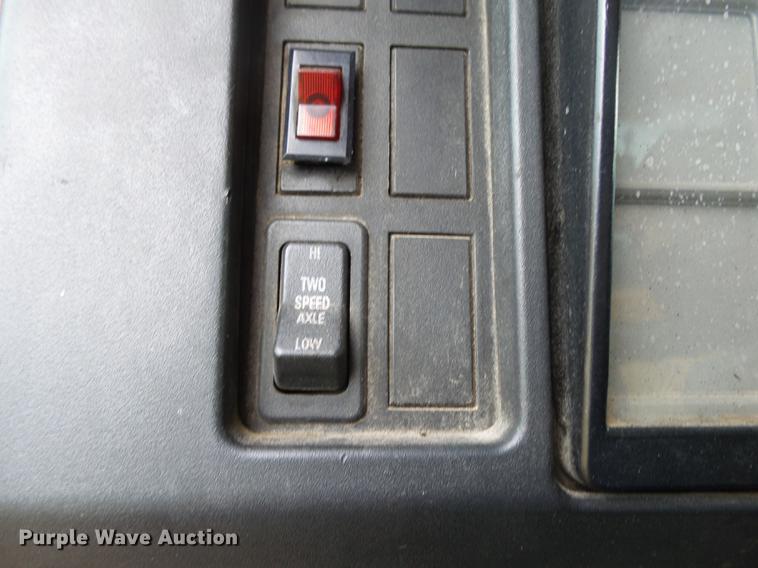 image for item DB7374 1996 International 4900 oil distribution truck