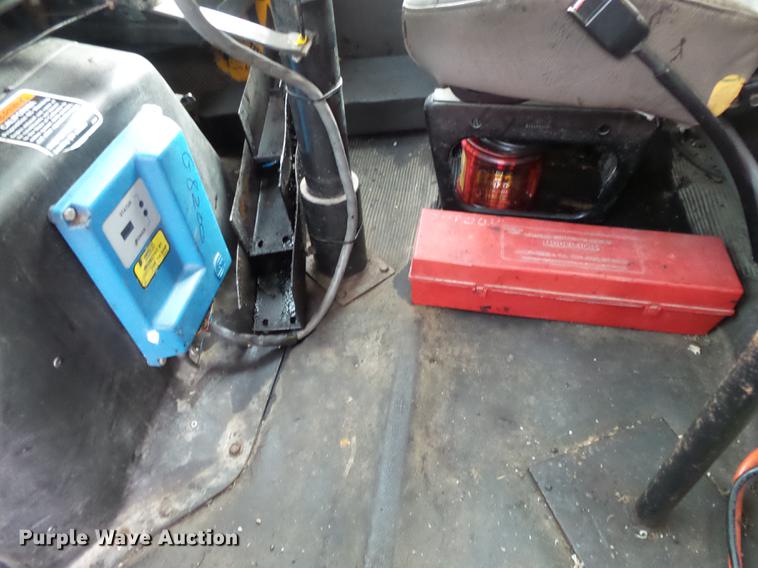 image for item DB7374 1996 International 4900 oil distribution truck