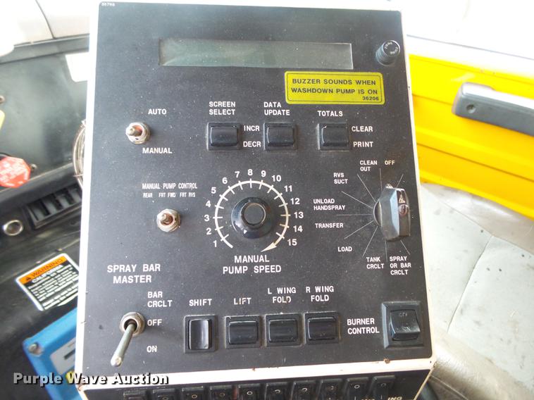 image for item DB7374 1996 International 4900 oil distribution truck