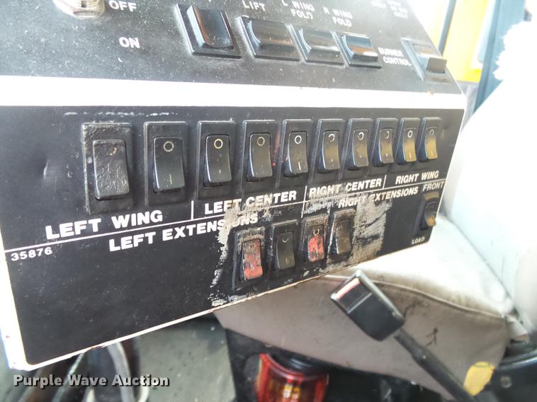 image for item DB7374 1996 International 4900 oil distribution truck