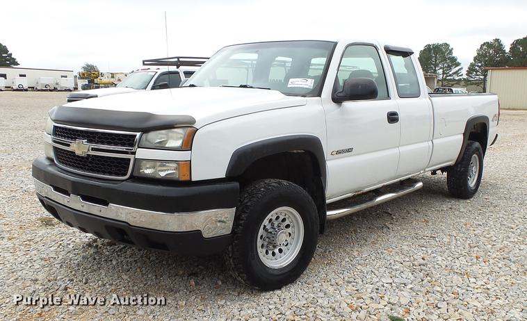 image for item DB7379 2006 Chevrolet Silverado 2500HD Ext. Cab pickup truck