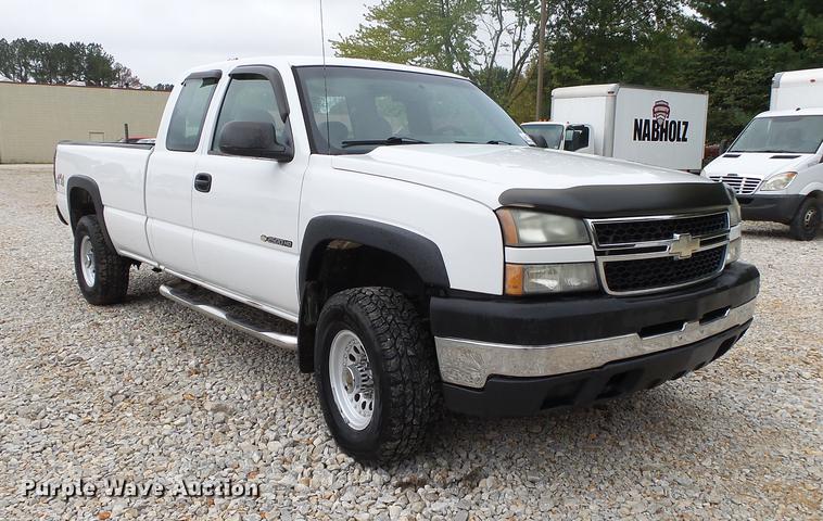 image for item DB7379 2006 Chevrolet Silverado 2500HD Ext. Cab pickup truck