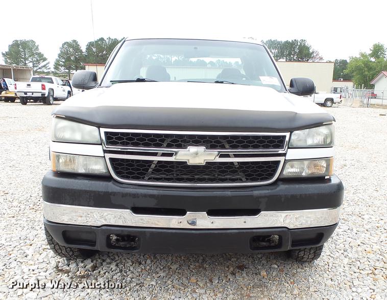 image for item DB7379 2006 Chevrolet Silverado 2500HD Ext. Cab pickup truck