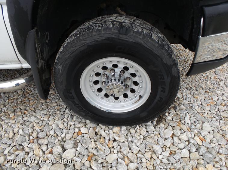 image for item DB7379 2006 Chevrolet Silverado 2500HD Ext. Cab pickup truck