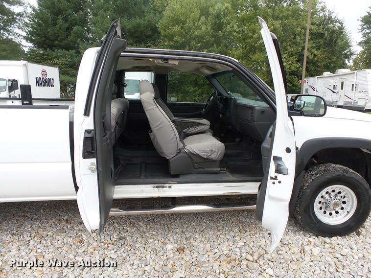 image for item DB7379 2006 Chevrolet Silverado 2500HD Ext. Cab pickup truck