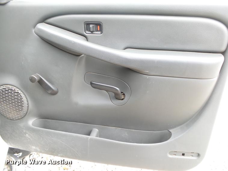 image for item DB7379 2006 Chevrolet Silverado 2500HD Ext. Cab pickup truck