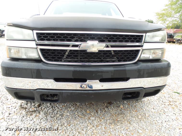 image for item DB7379 2006 Chevrolet Silverado 2500HD Ext. Cab pickup truck