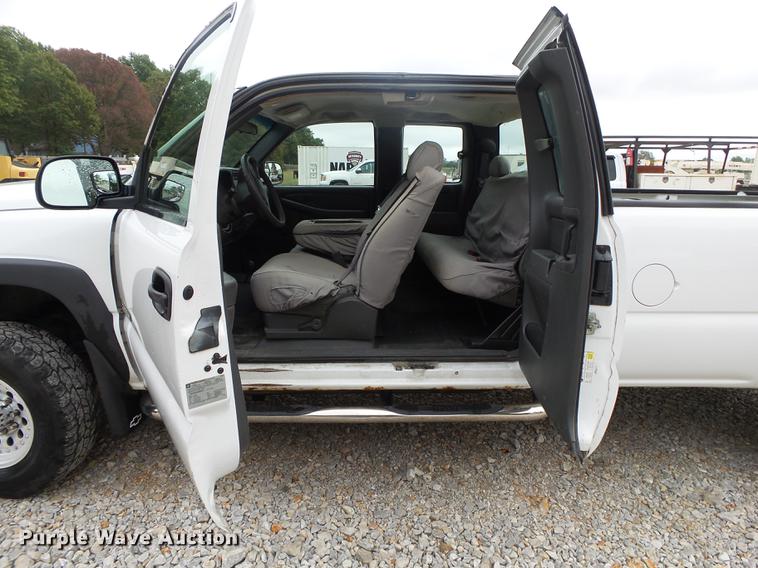image for item DB7379 2006 Chevrolet Silverado 2500HD Ext. Cab pickup truck