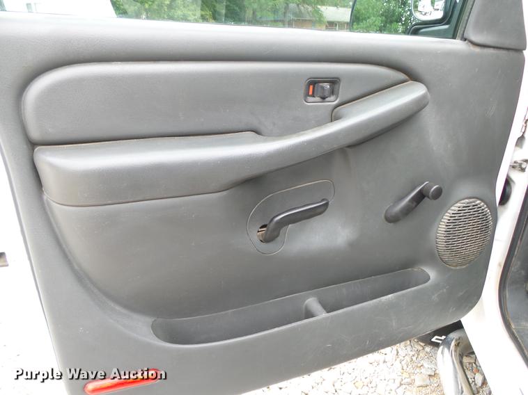 image for item DB7379 2006 Chevrolet Silverado 2500HD Ext. Cab pickup truck