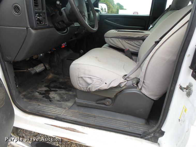 image for item DB7379 2006 Chevrolet Silverado 2500HD Ext. Cab pickup truck